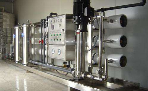 紙工業是與國民經濟發展息息相關的重要產業，還是一個工藝複雜資源消耗量大產生汙染物多的工業，所以在水質上不能忽視。需要采用工業91视频香蕉，根據需求采用一級工業91视频香蕉和二級工業91视频香蕉製取的純水來生產。